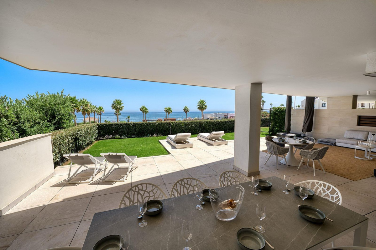 3 Bedroom Apartment in Estepona - Photo 4
