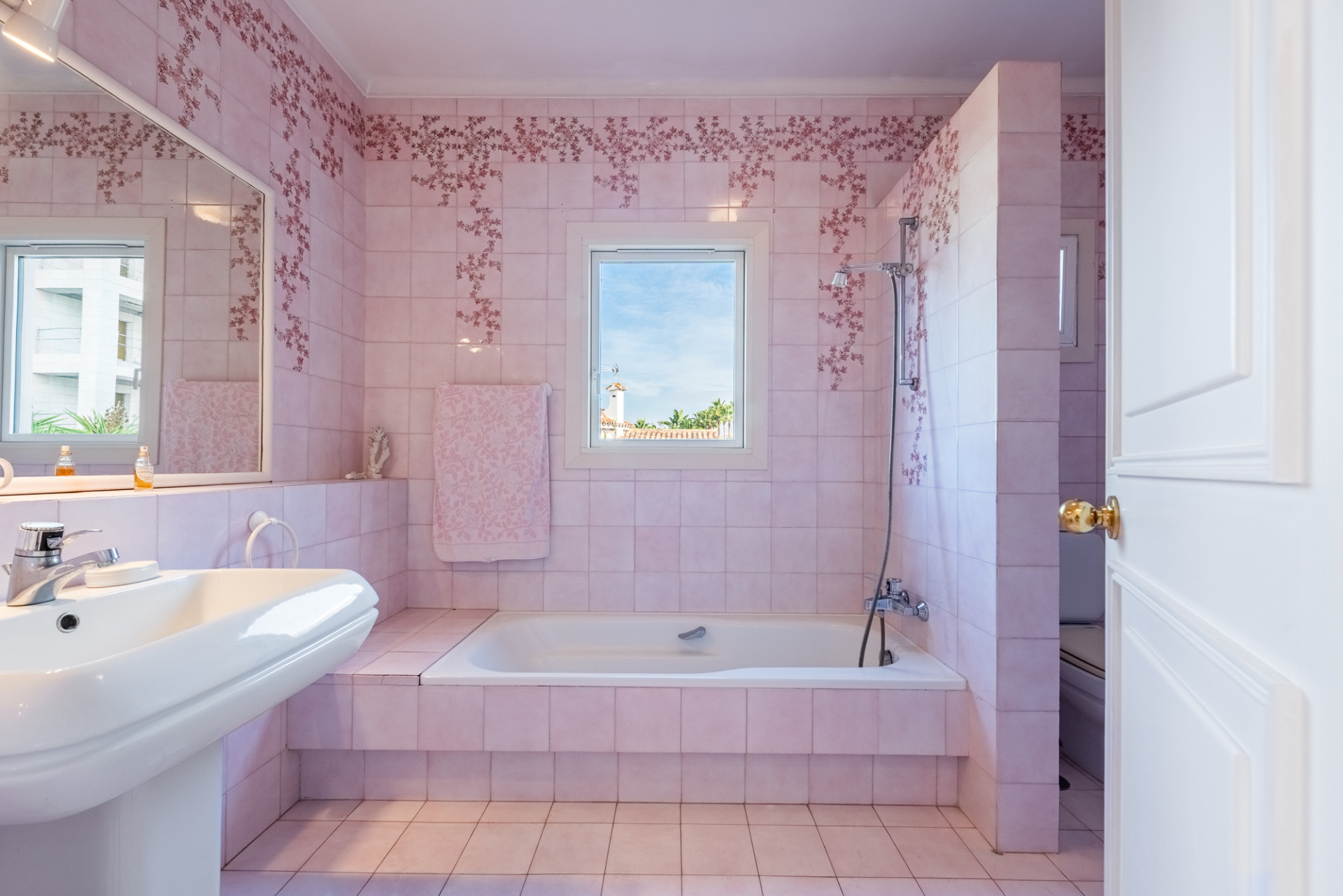 4 Bedroom Villa in Estepona - Photo 24