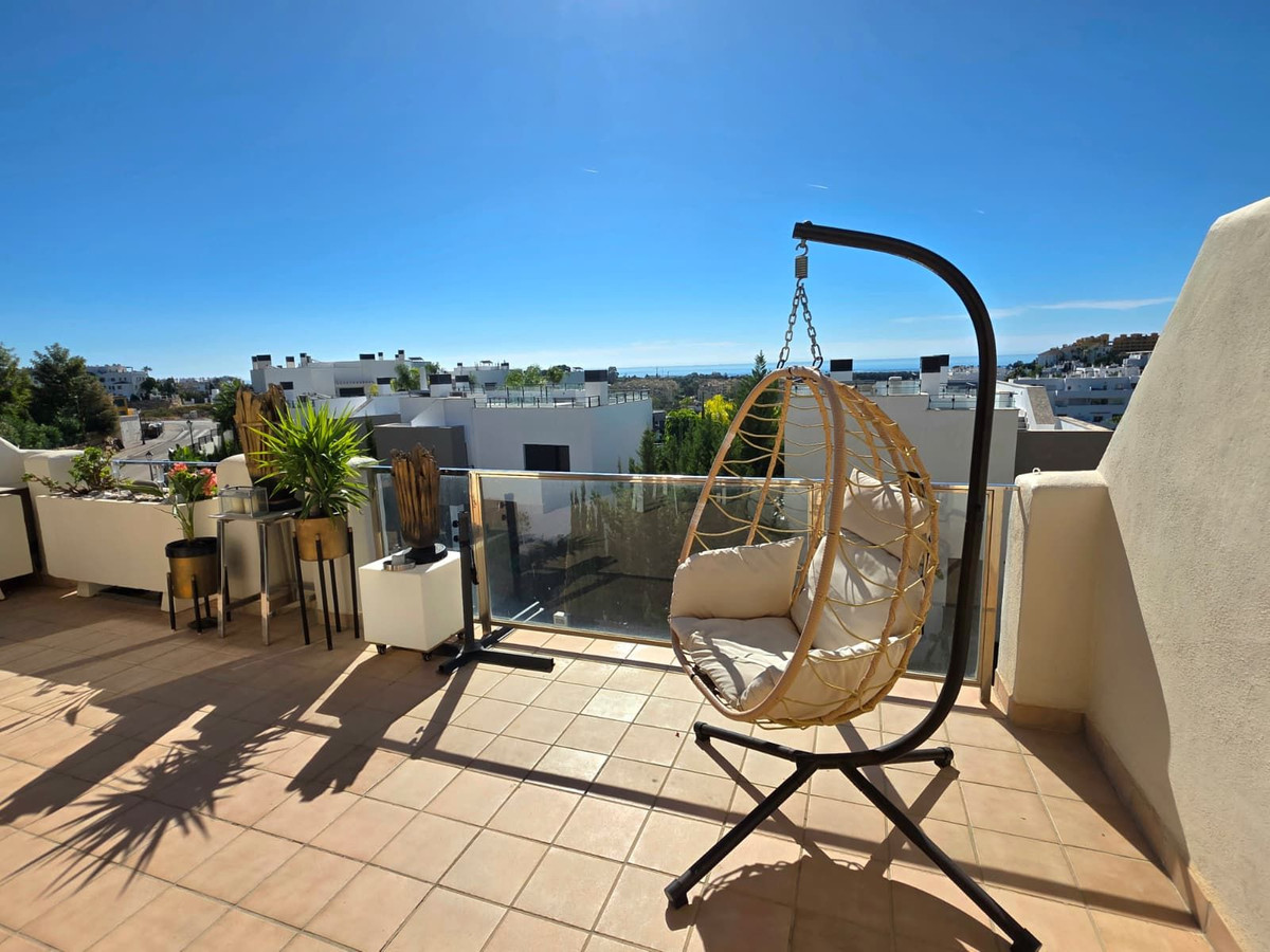 2 Bedroom Apartment in Estepona - Photo 5