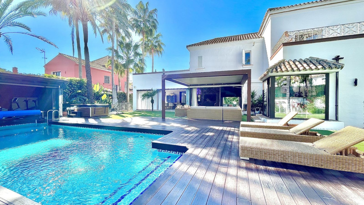 4 Bedroom Villa in Marbella - Photo 4
