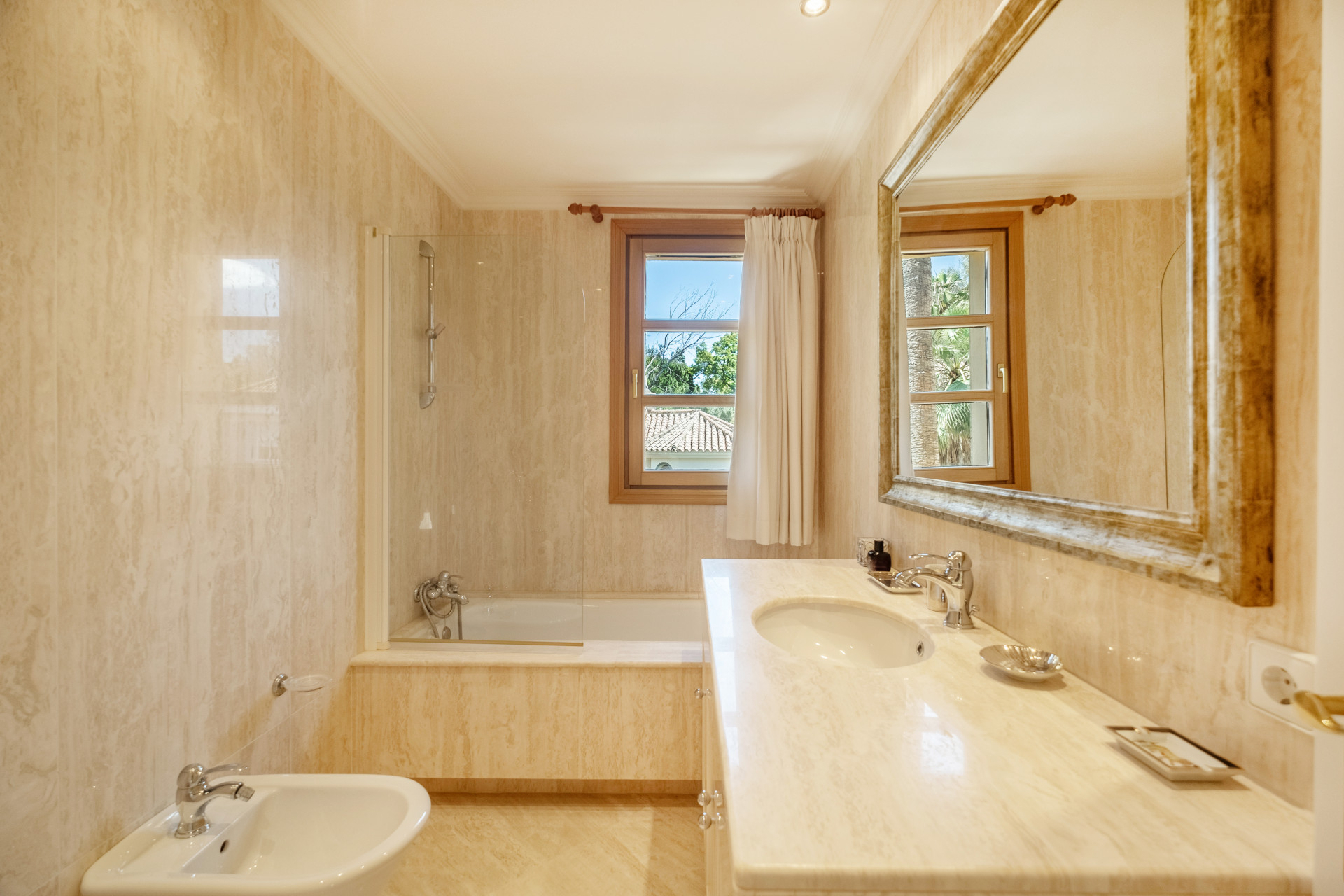 4 Bedroom Villa in Marbella - Photo 10