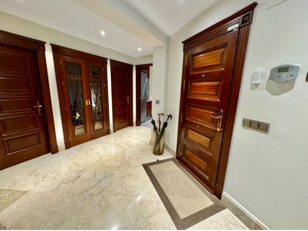 3 Bedroom Apartment in San Pedro de Alcántara - Photo 16