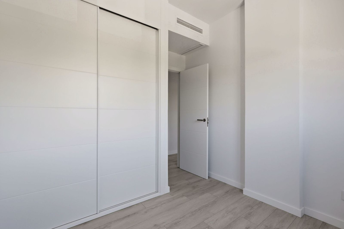 3 Bedroom Apartment in Estepona - Photo 26