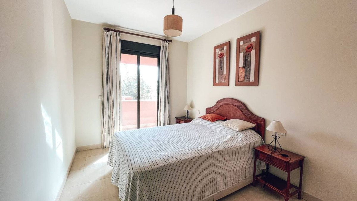 3 Bedroom Apartment in Estepona - Photo 11