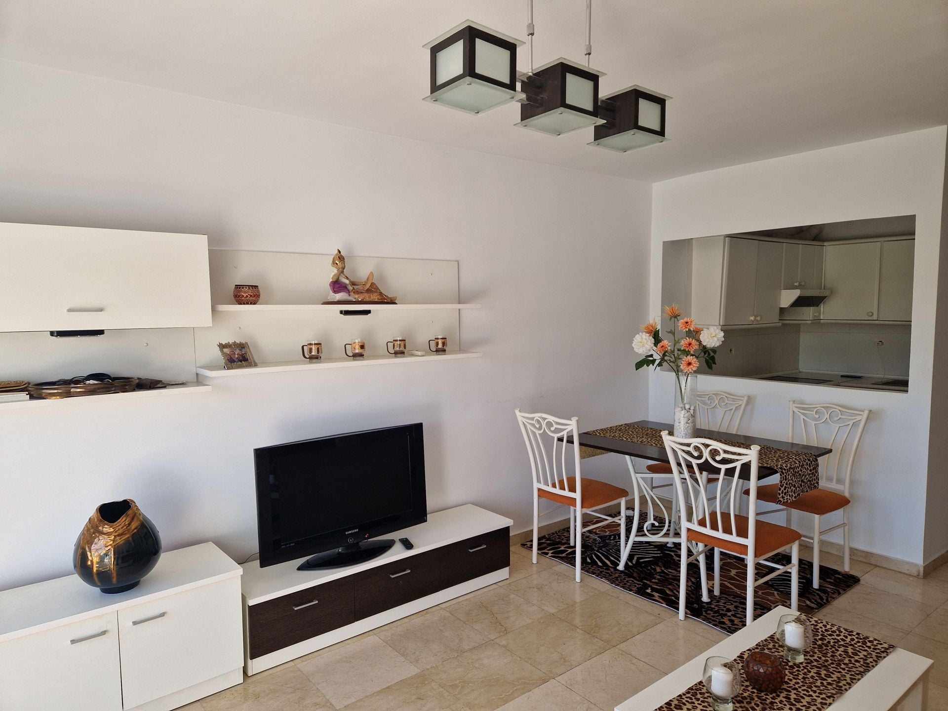 1 Bedroom Apartment in Marbella - Photo 3