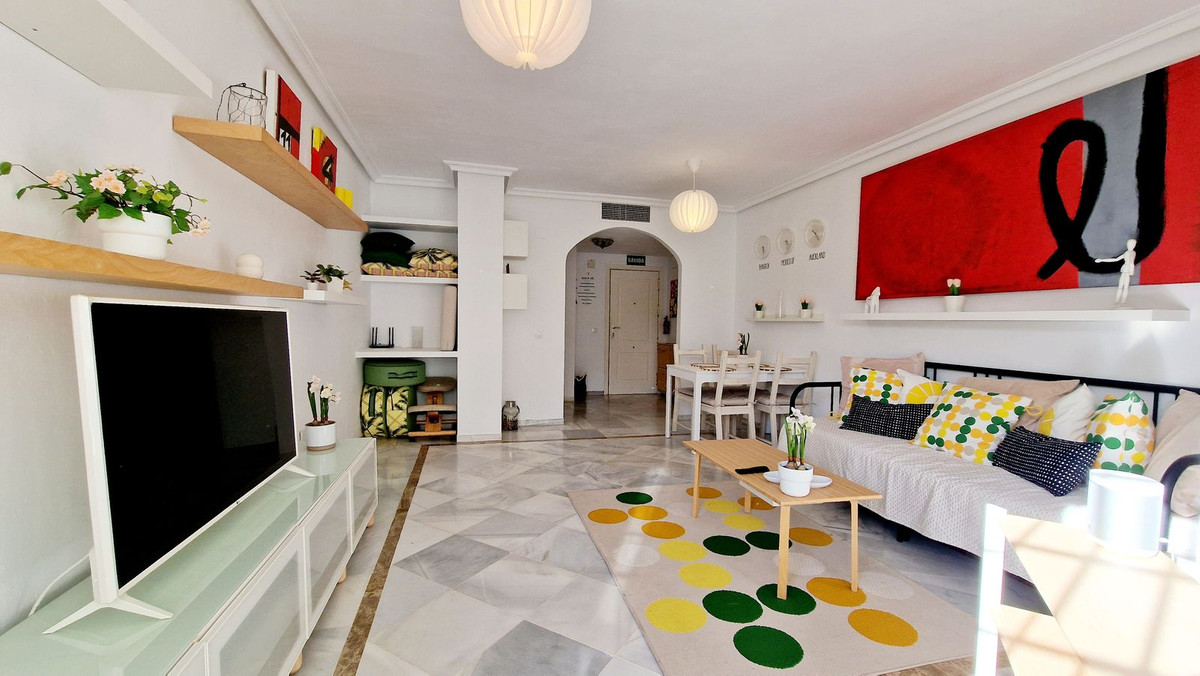 1 Bedroom Apartment in Marbella - Photo 4