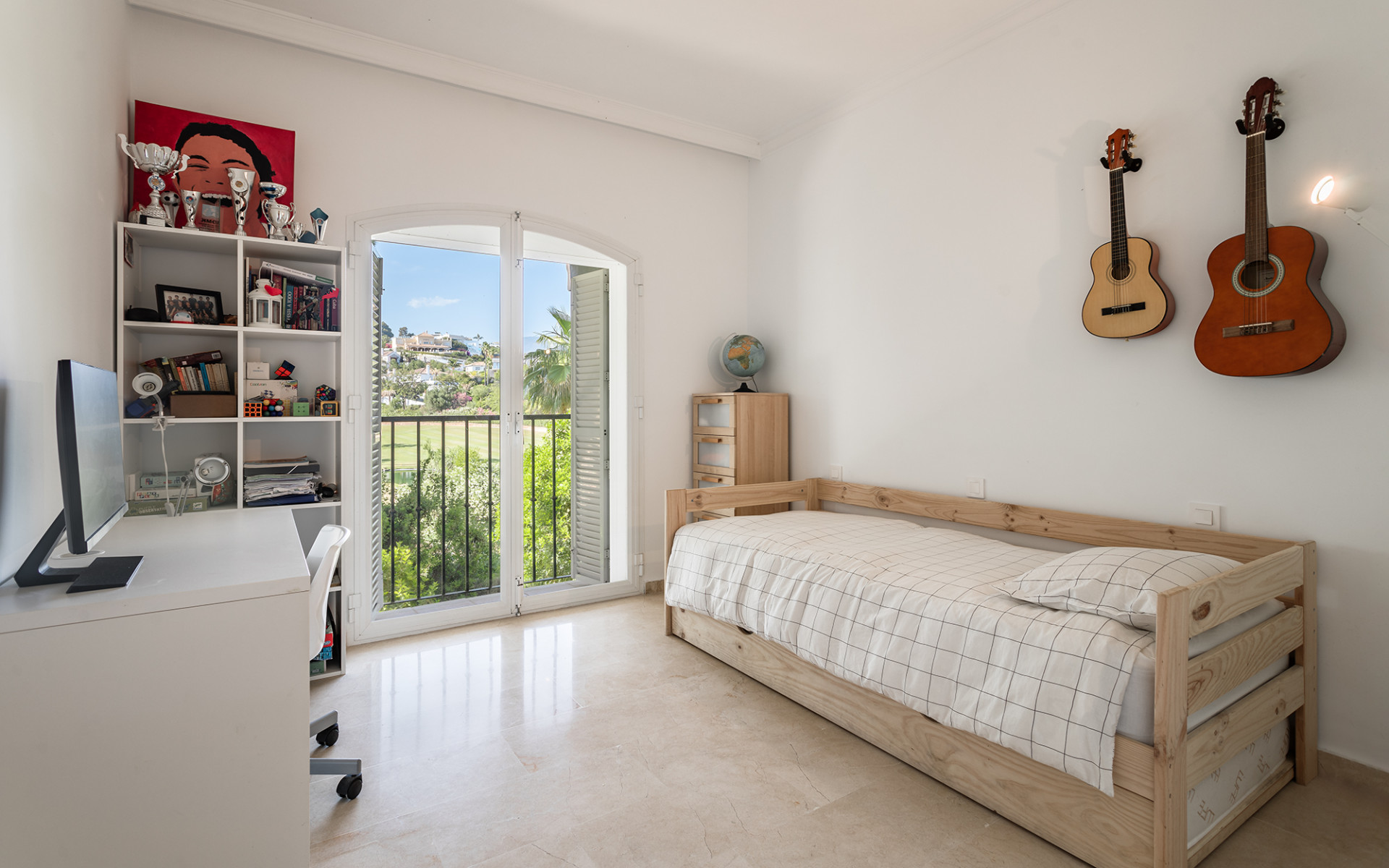 4 Bedroom Townhouse in Benahavís - Photo 5