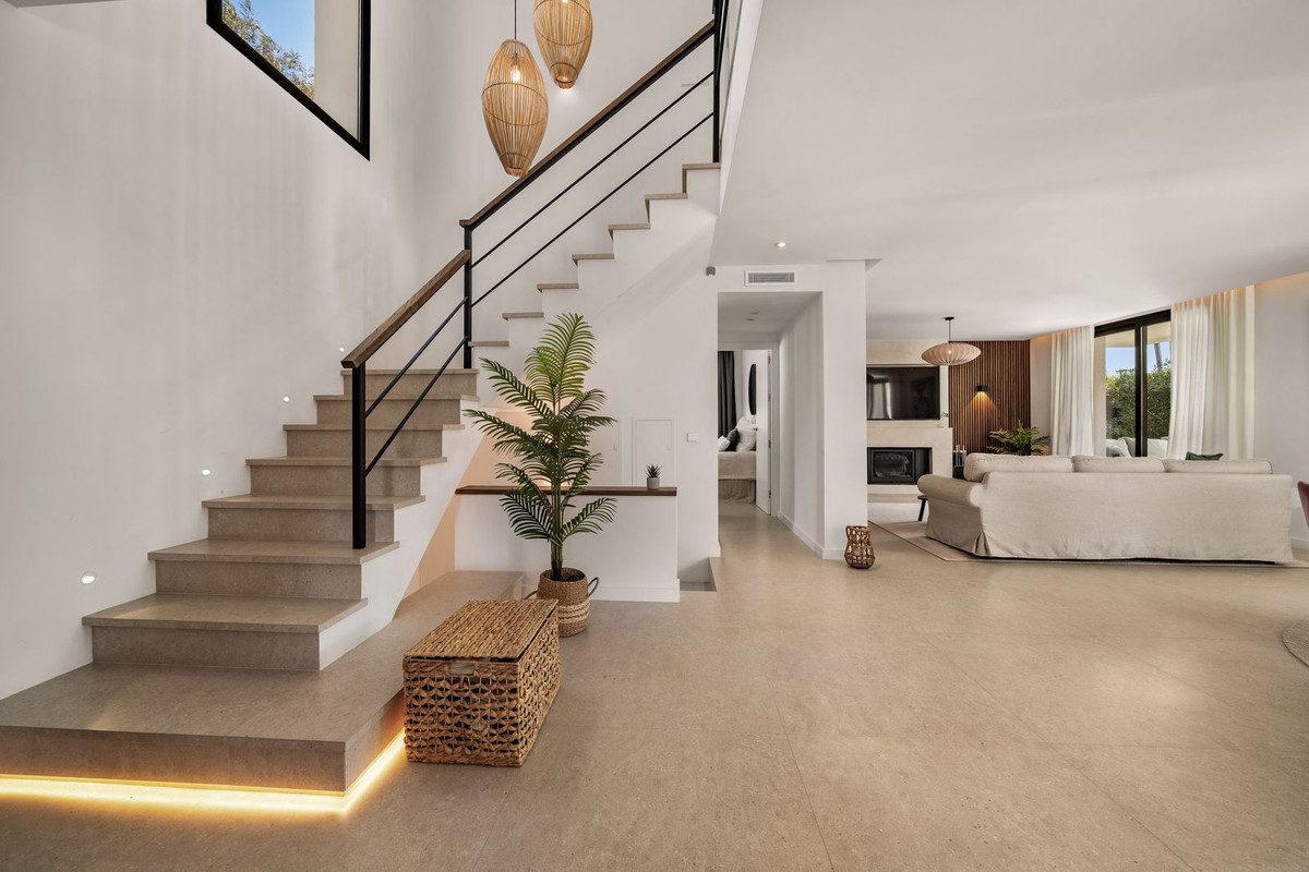 4 Bedroom Villa in Marbella - Photo 10