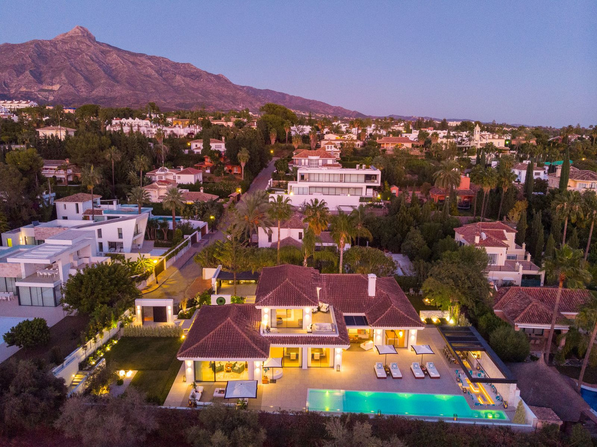 5 Bedroom Villa in Marbella - Photo 32