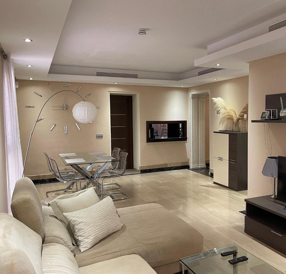 2 Bedroom Apartment in Estepona - Photo 4