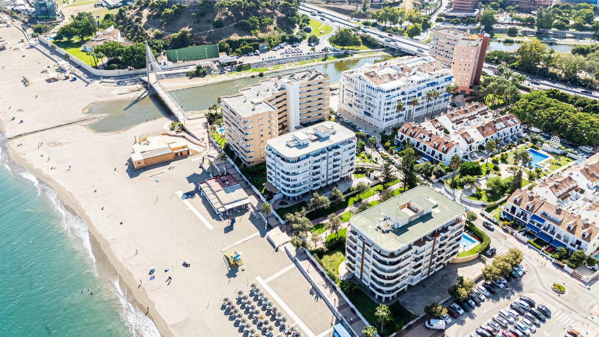 2 Bedroom Apartment in Fuengirola - Photo 23