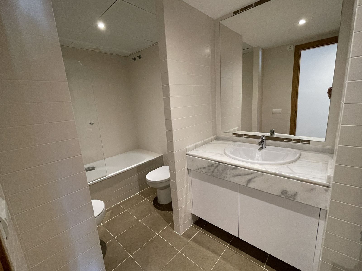 3 Bedroom Apartment in Estepona - Foto 27