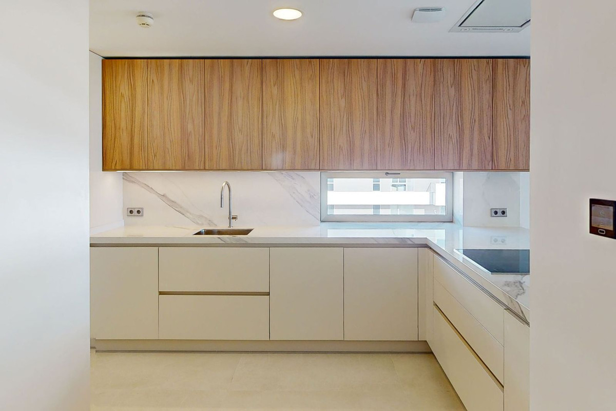 4 Bedroom Apartment in Málaga - Photo 30