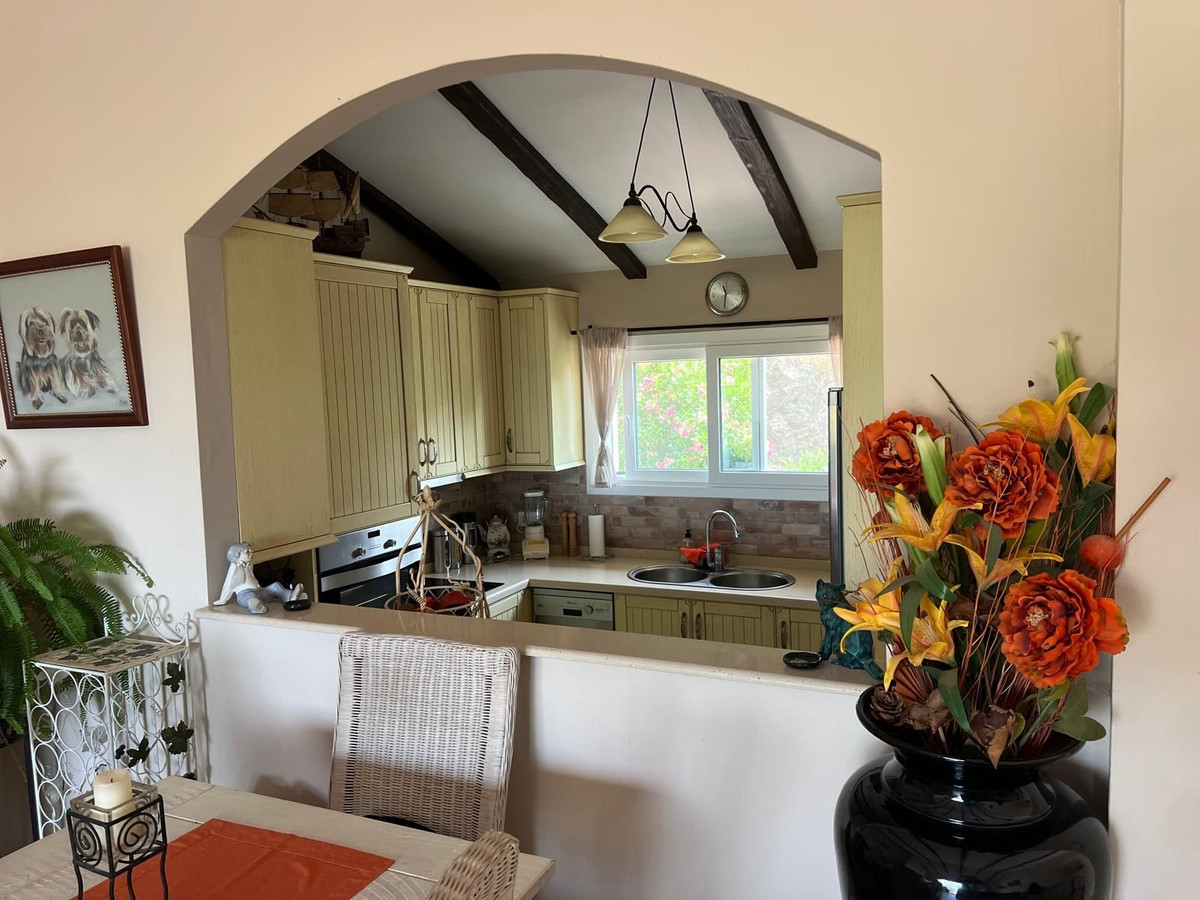 3 Bedroom Townhouse in Estepona - Photo 6