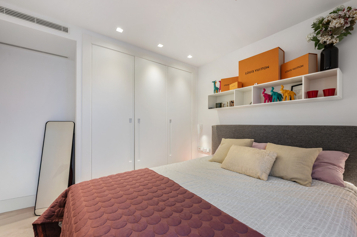 3 Bedroom Apartment in Marbella - Photo 15