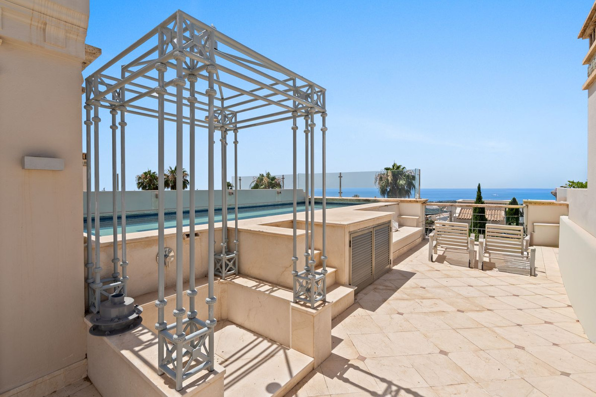 4 Bedroom Townhouse in Marbella - Photo 19