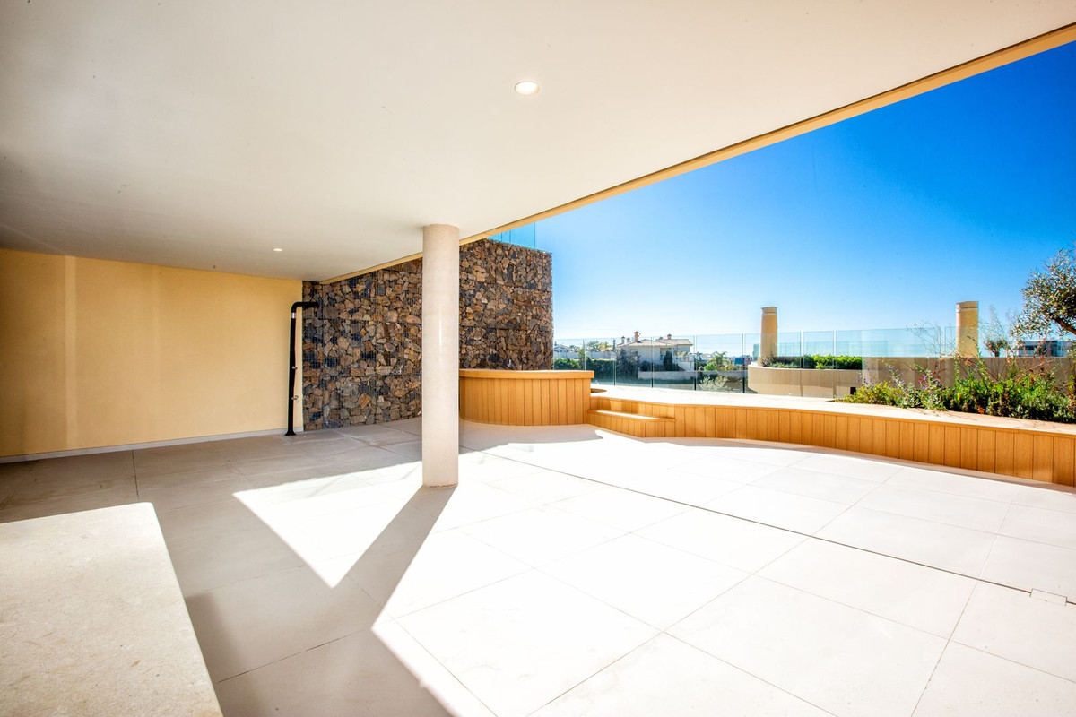 2 Bedroom Apartment in Fuengirola - Photo 4