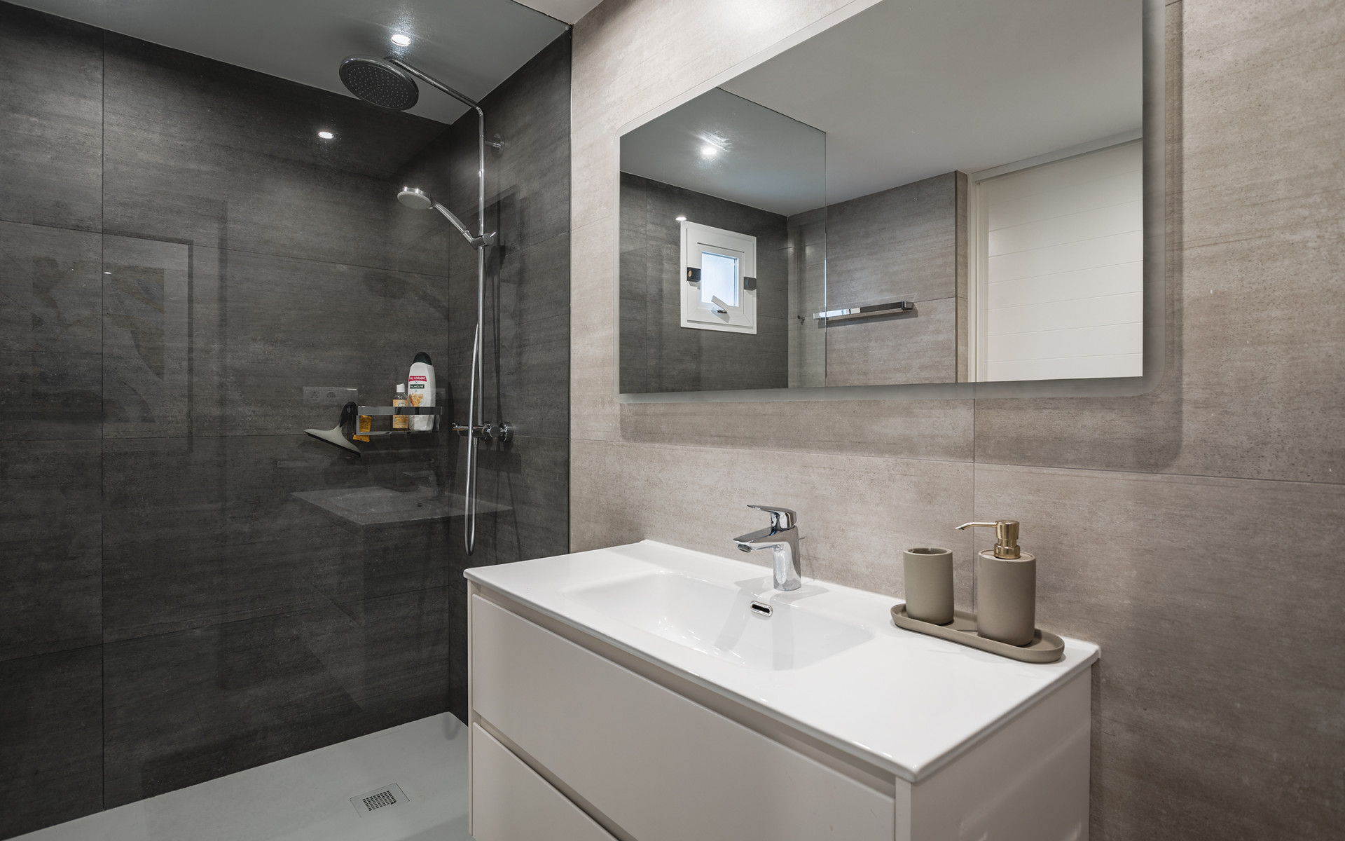 3 Bedroom Apartment in Marbella - Photo 11