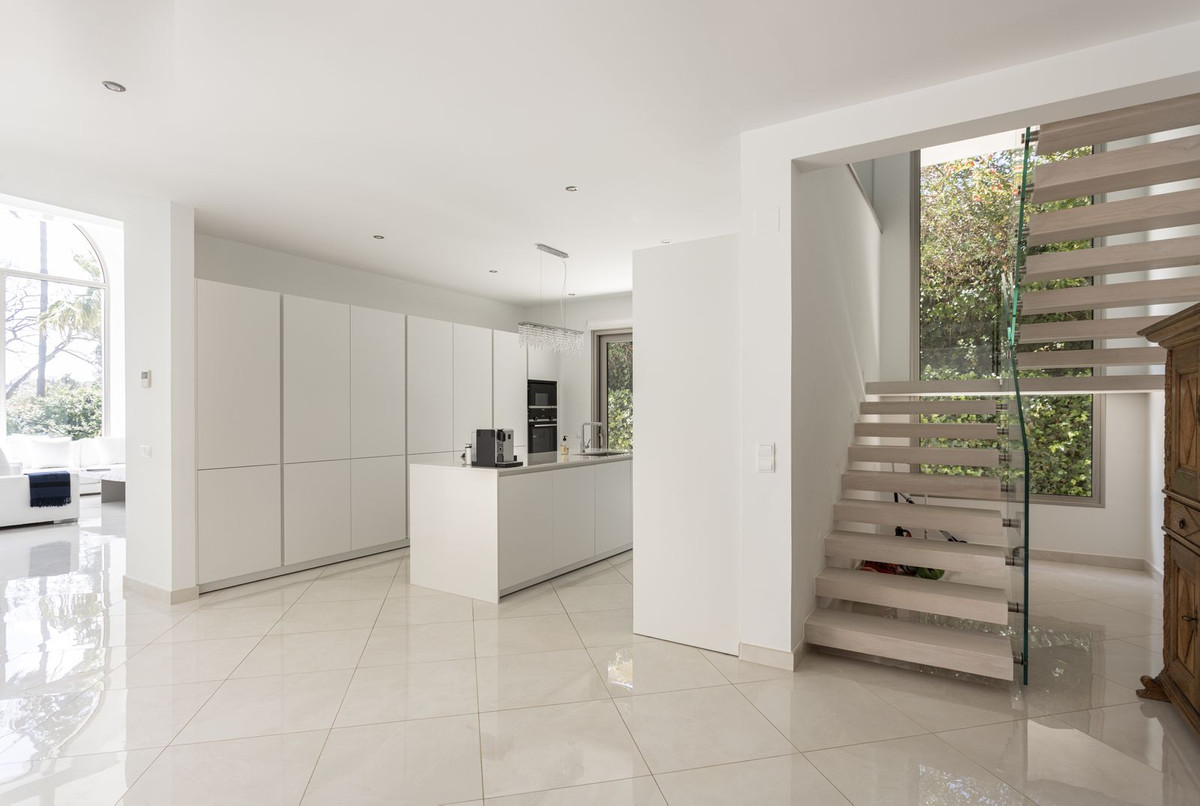 5 Bedroom Villa in San Roque - Photo 21