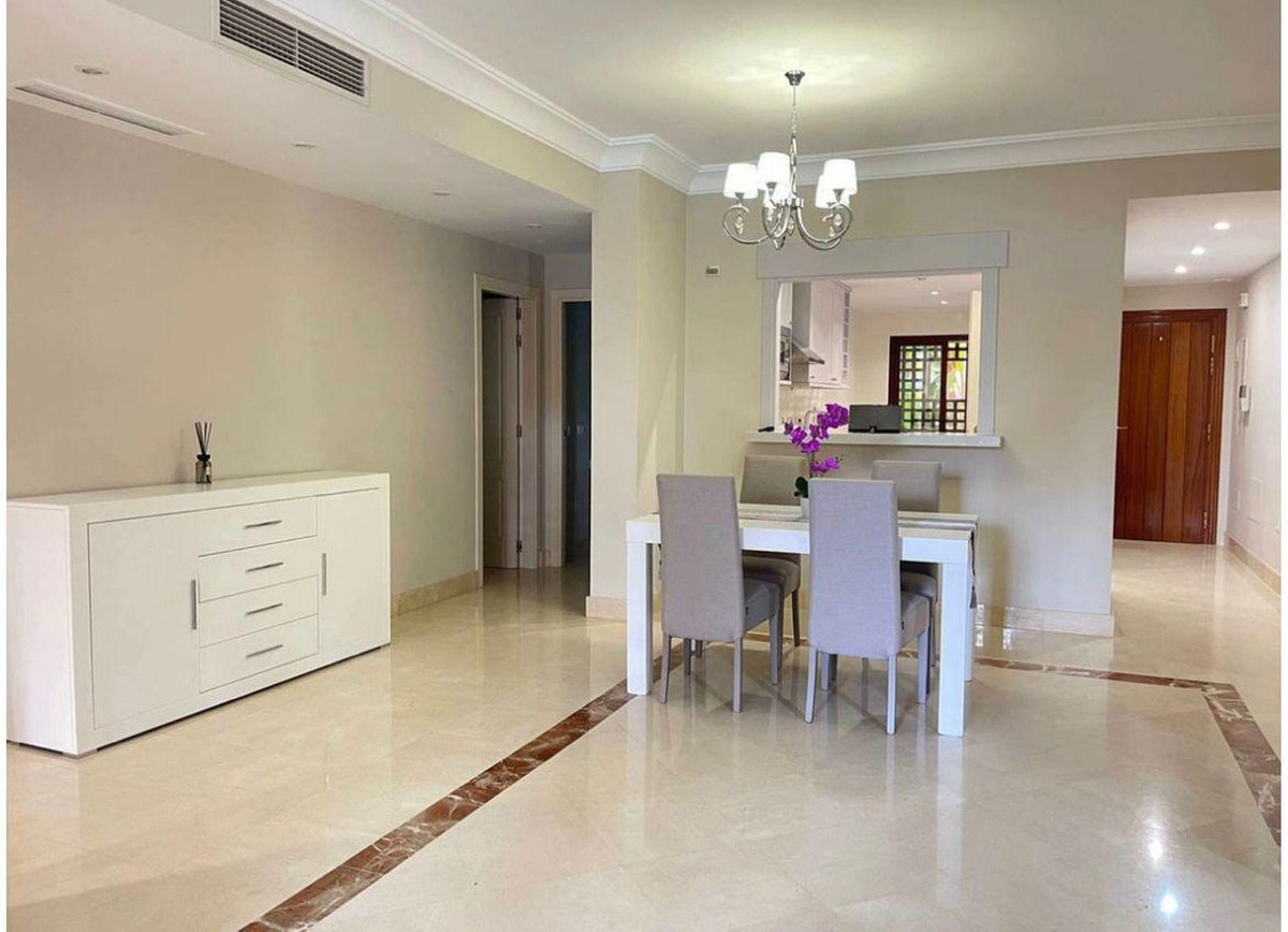 2 Bedroom Apartment in San Pedro de Alcántara - Photo 5
