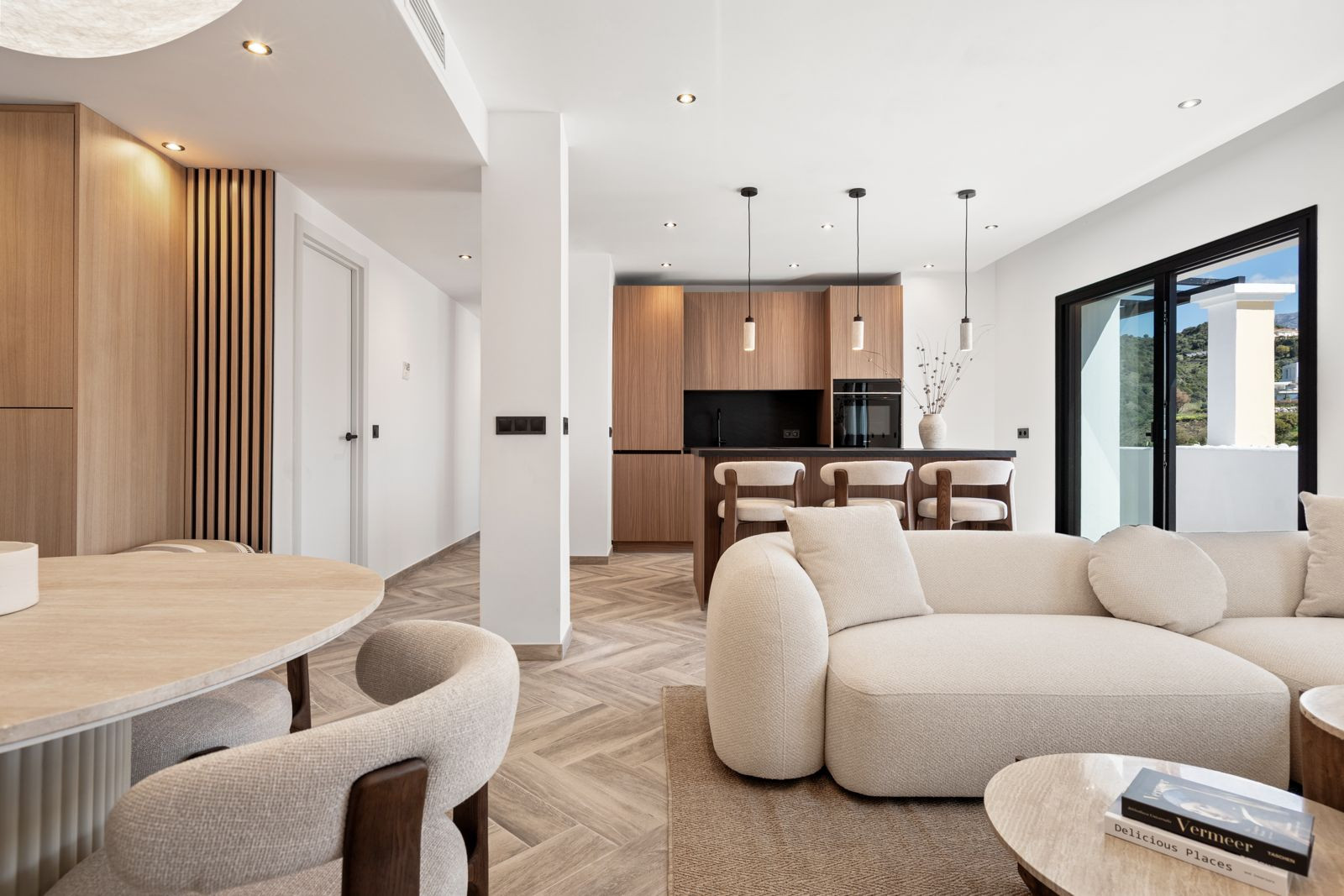 3 Bedroom Penthouse in Benahavís - Photo 5
