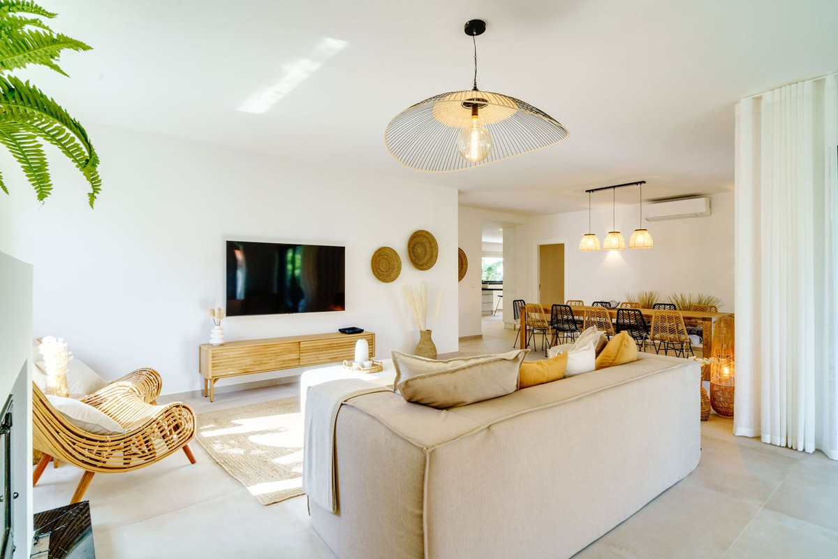 6 Bedroom Villa in Marbella - Photo 36