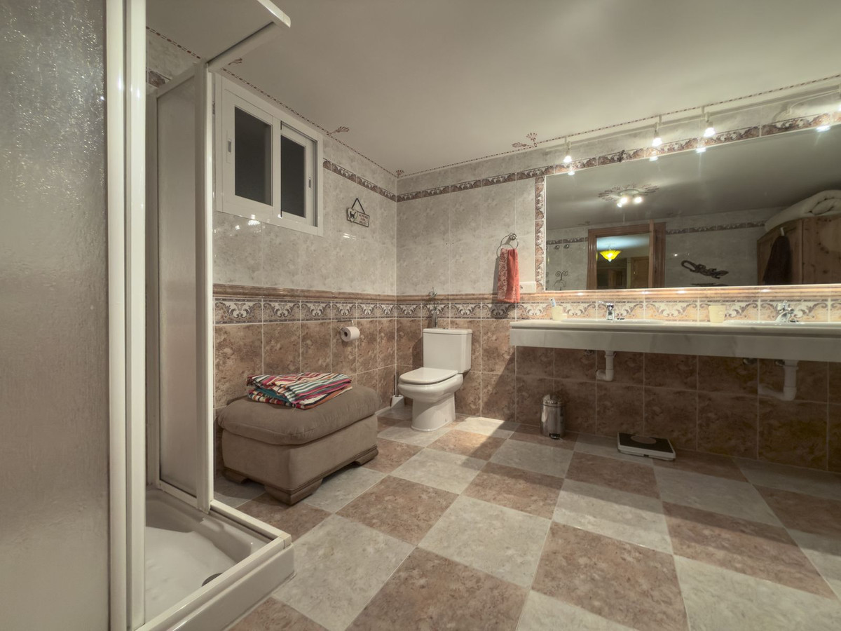 4 Bedroom Villa in Coín - Photo 31
