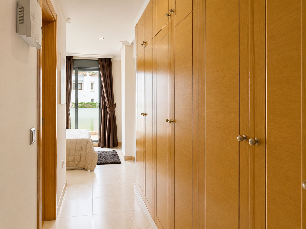 2 Bedroom Apartment in Estepona - Photo 12