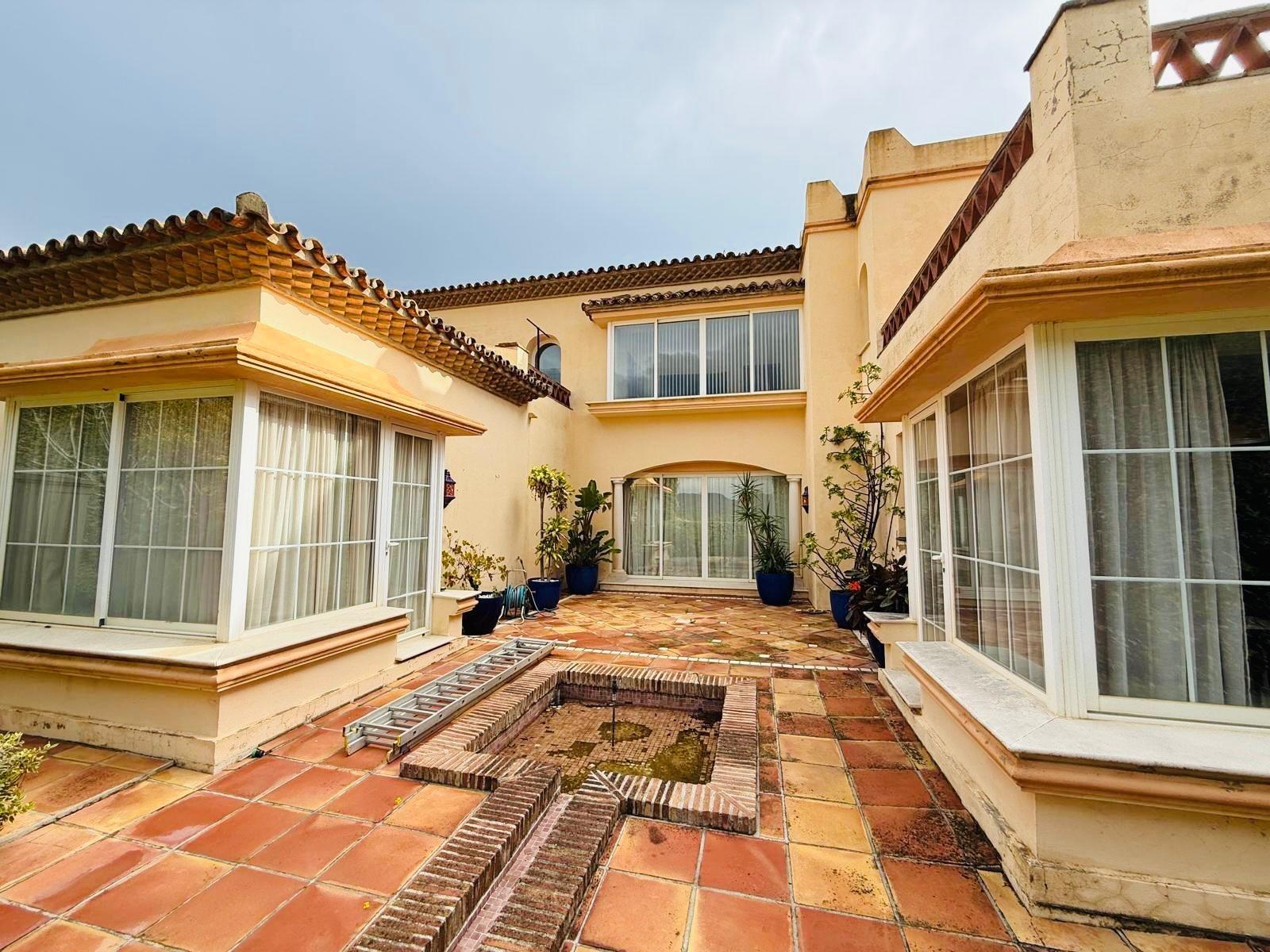 5 Bedroom Villa in Casares - Photo 2