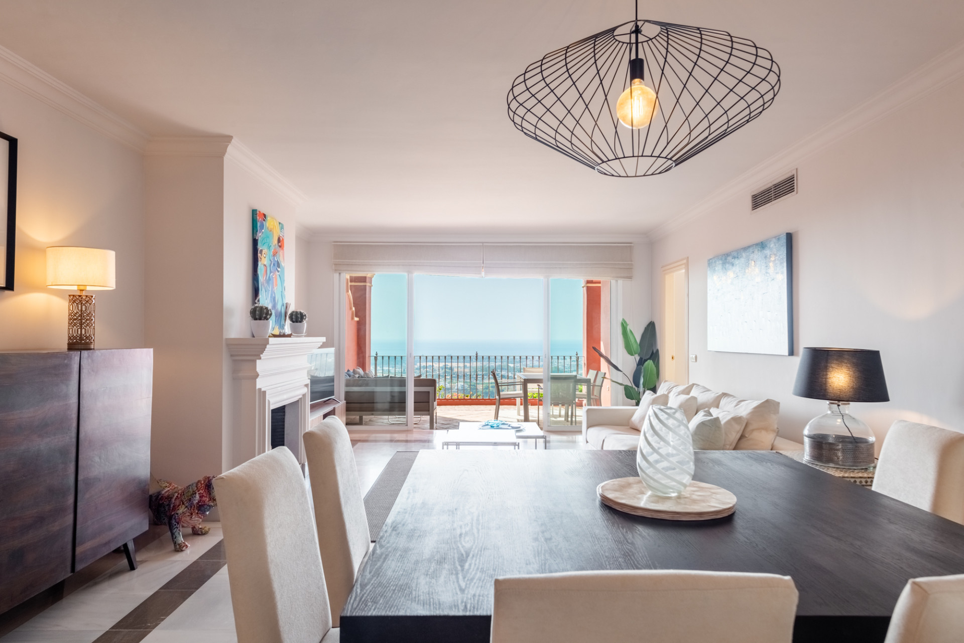 2 Bedroom Apartment in Benahavís - Photo 5