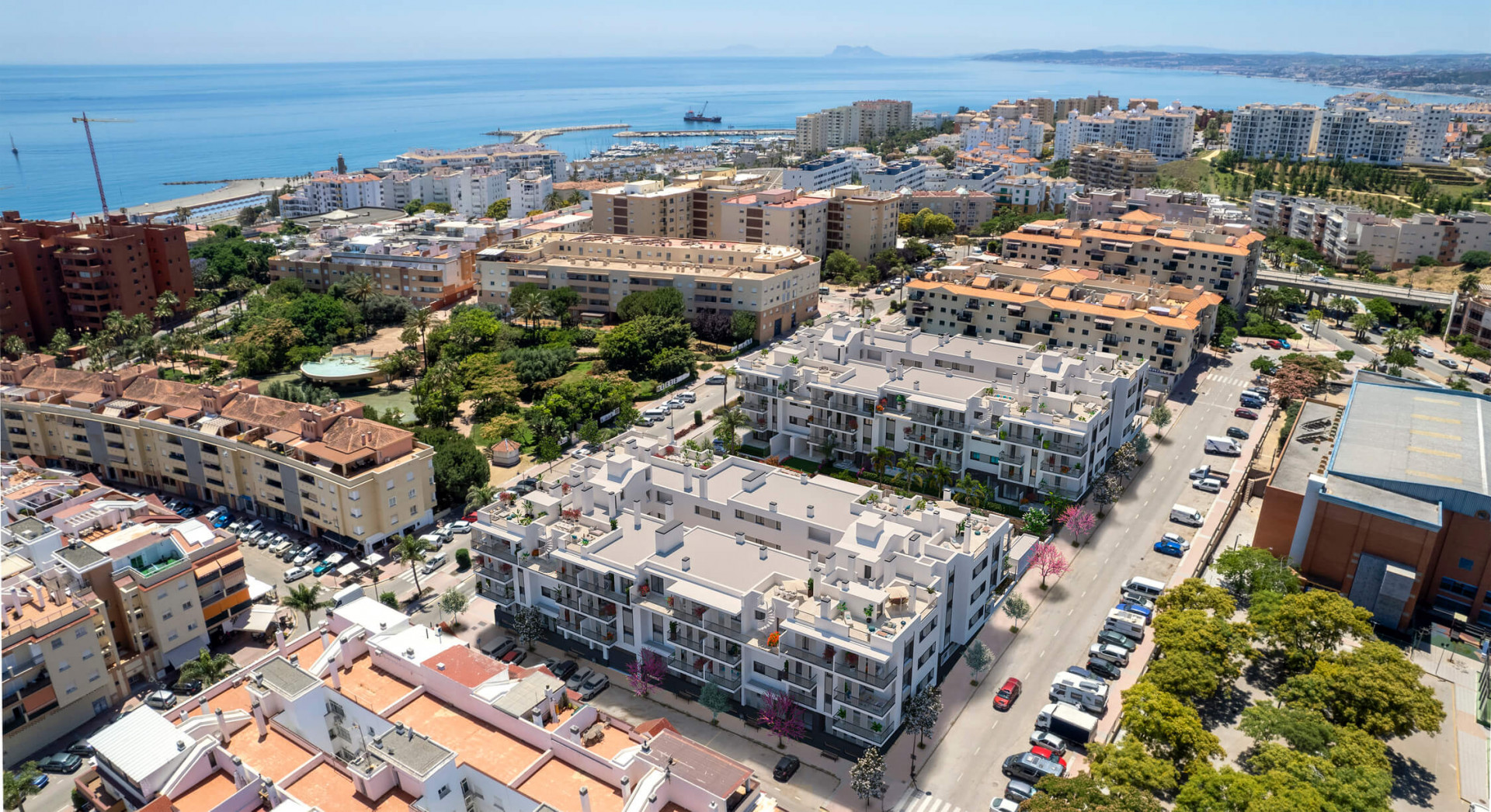2 Bedroom Apartment in Estepona - Photo 2