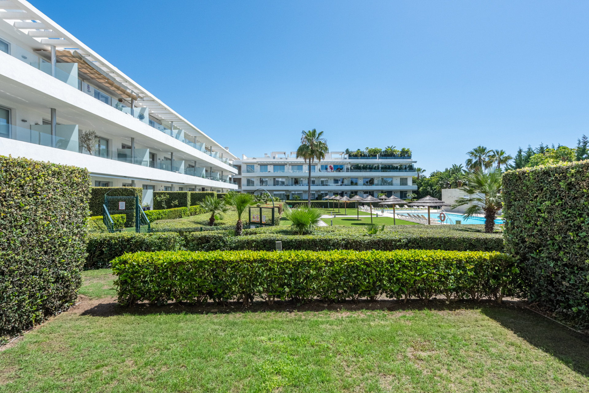 3 Bedroom Apartment in Estepona - Photo 12