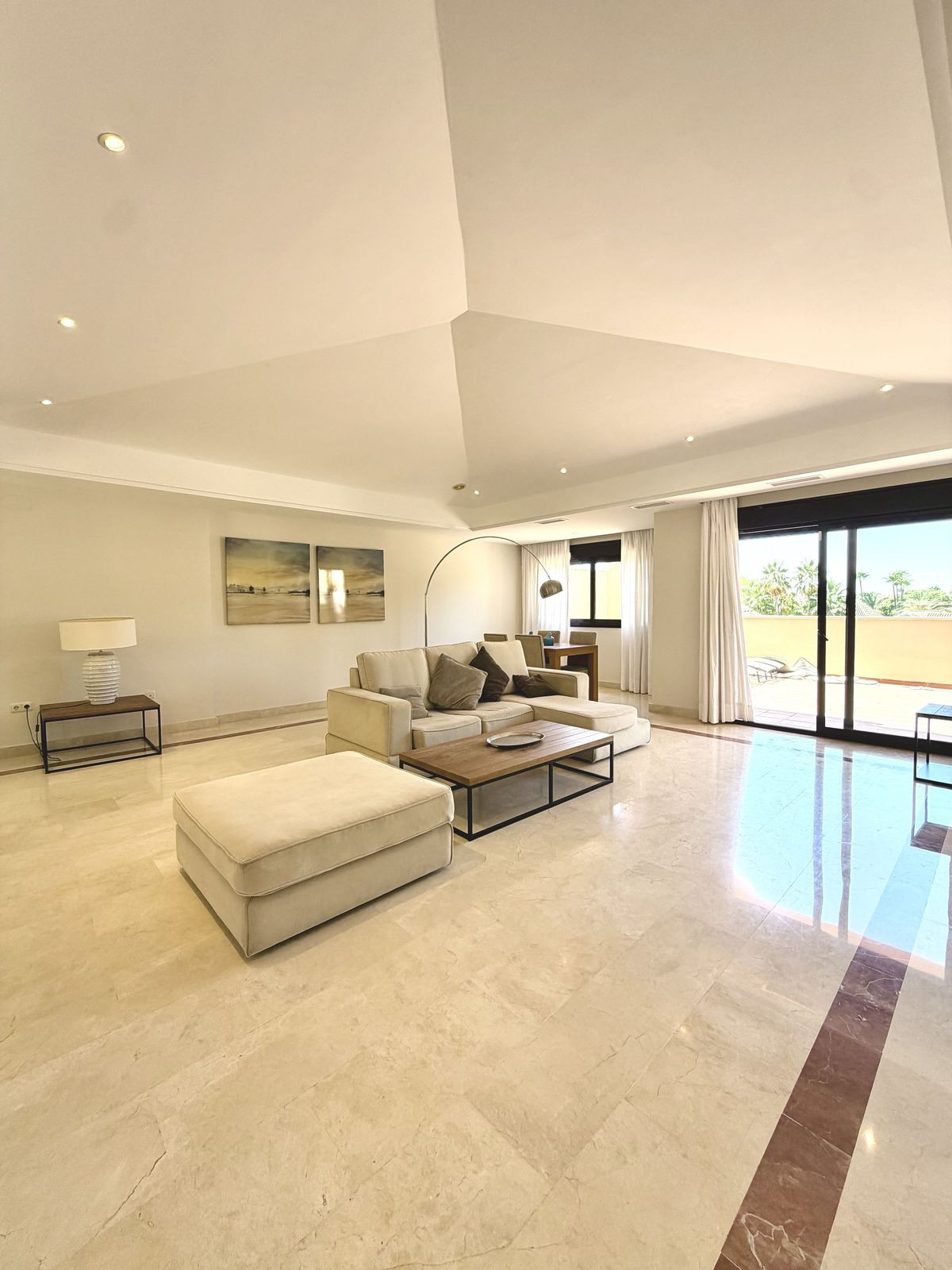 2 Bedroom Apartment in Marbella - Photo 5