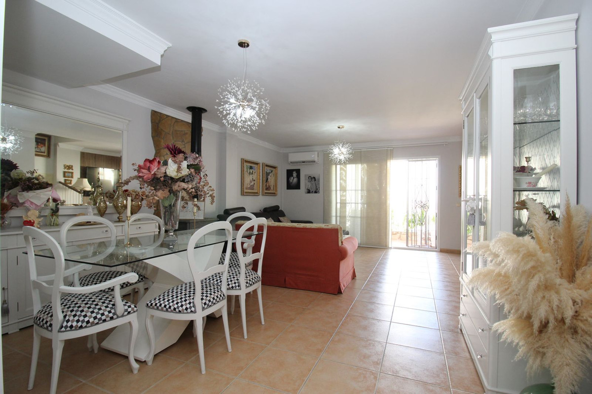 4 Bedroom Townhouse in Coín - Foto 9