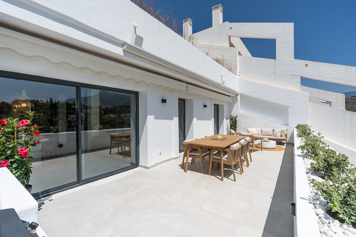 3 Bedroom Apartment in Benahavís - Photo 25