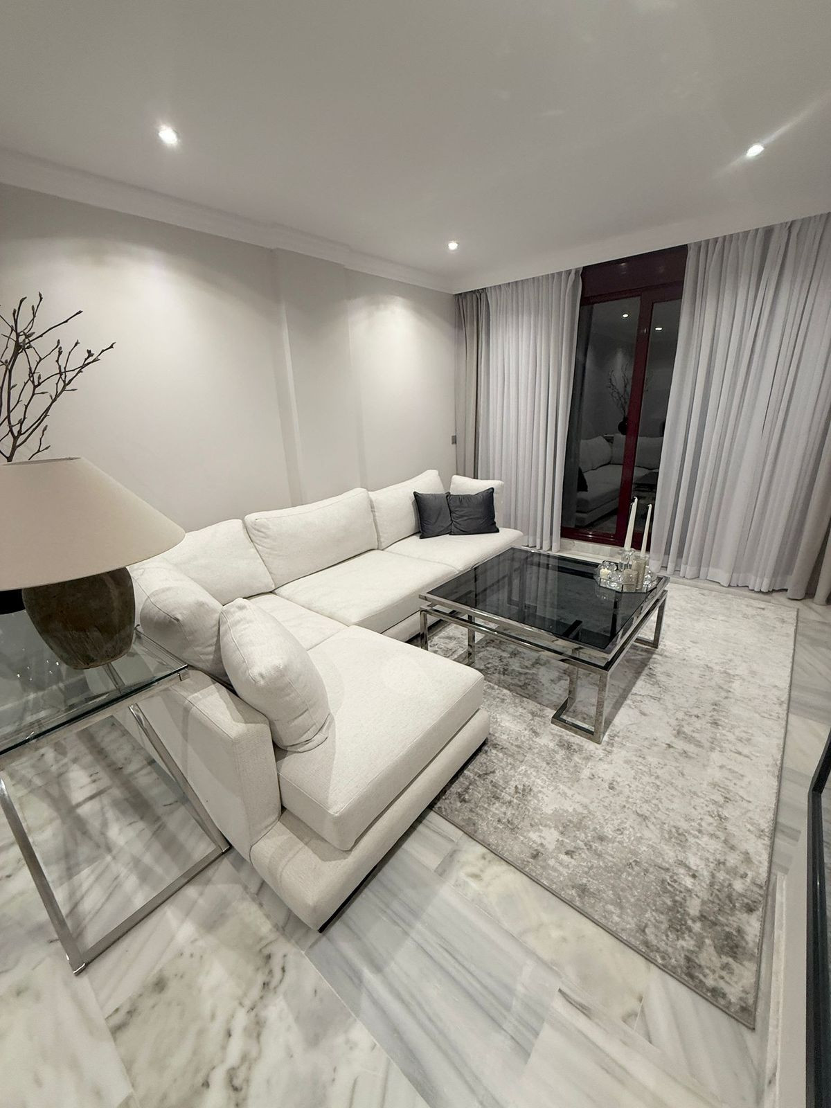 1 Bedroom Apartment in Estepona - Photo 6