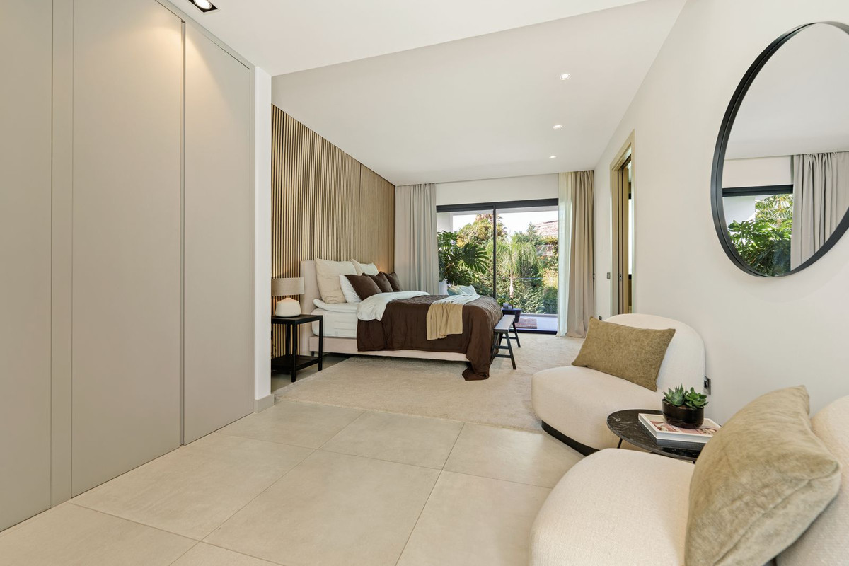 5 Bedroom Villa in Marbella - Photo 10