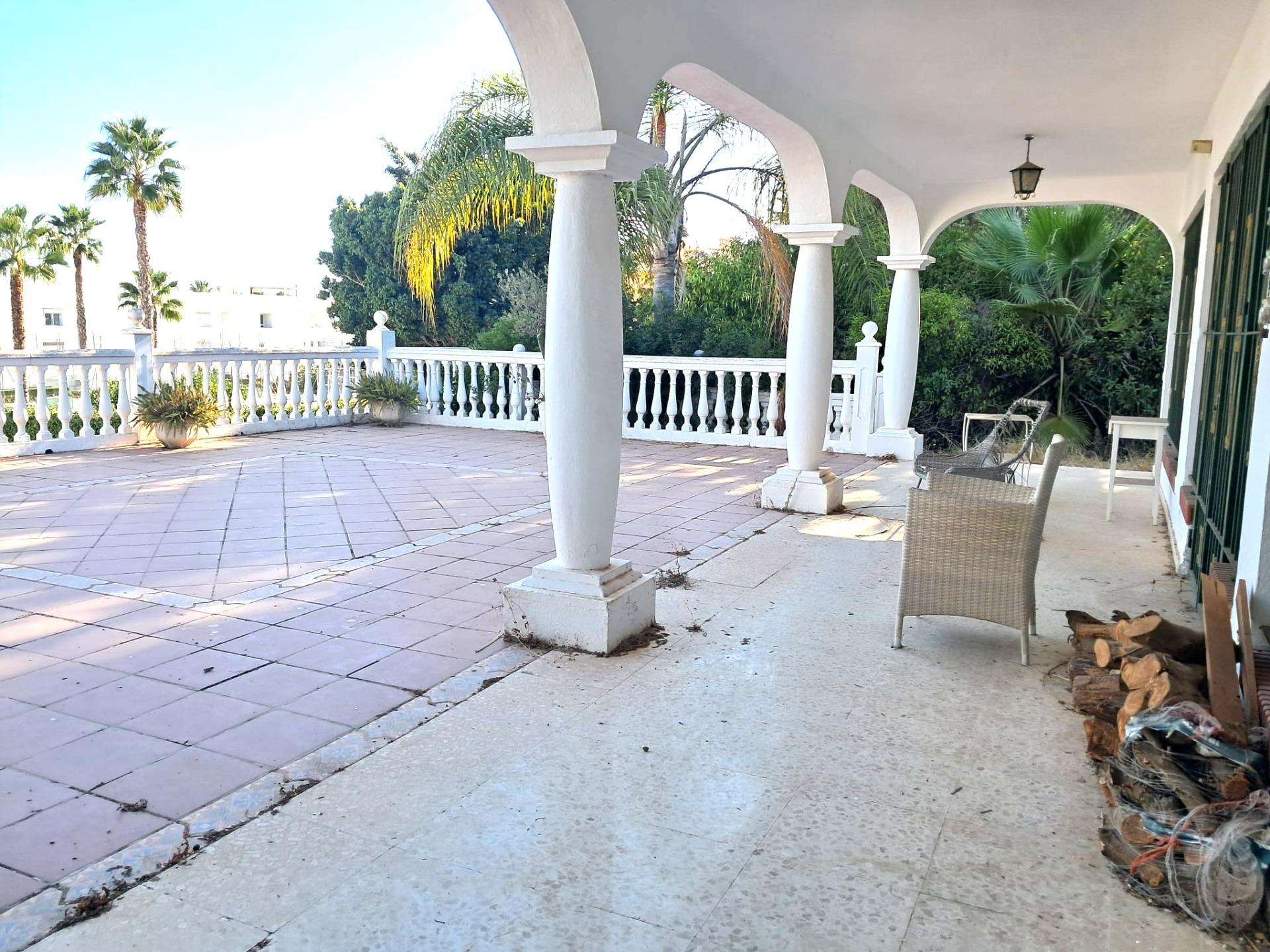 5 Bedroom Villa in Estepona - Photo 3