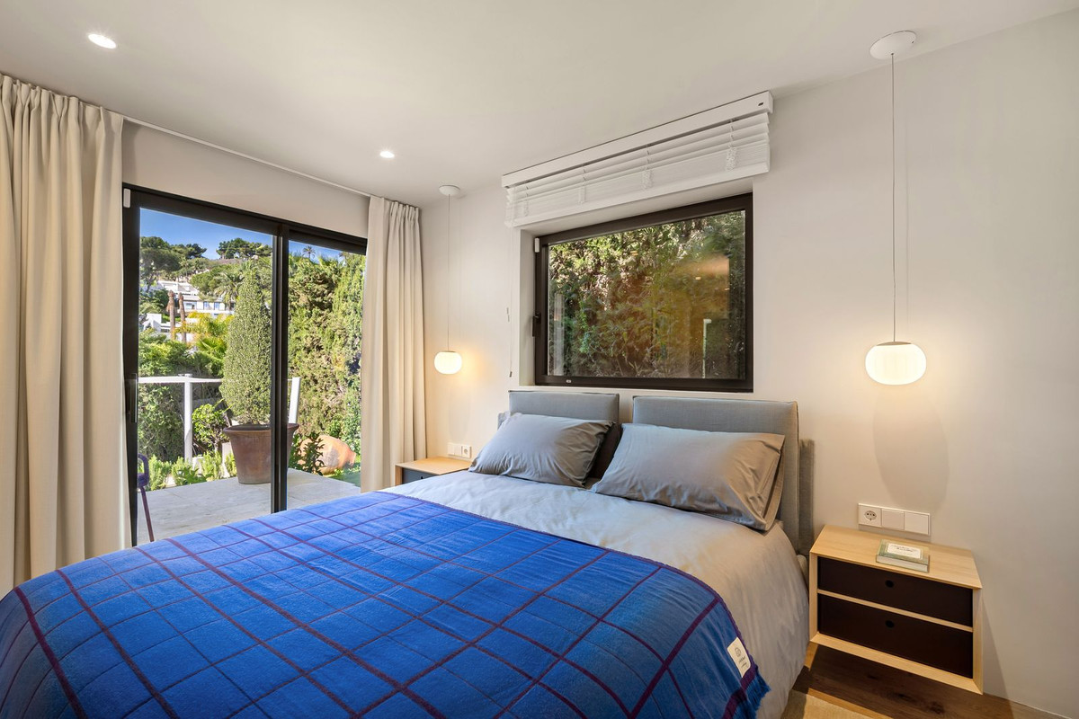 4 Bedroom Villa in Marbella - Photo 29