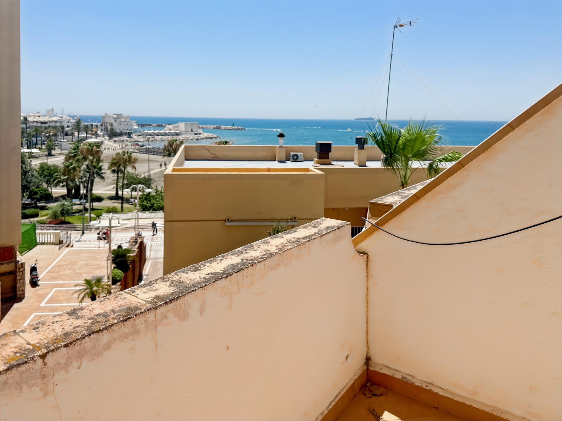 1 Bedroom Penthouse in Benalmádena - Photo 5