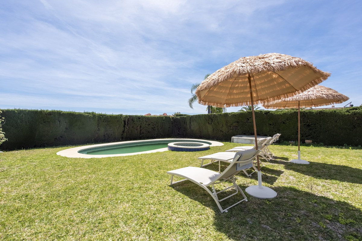 3 Bedroom Villa in Estepona - Photo 6