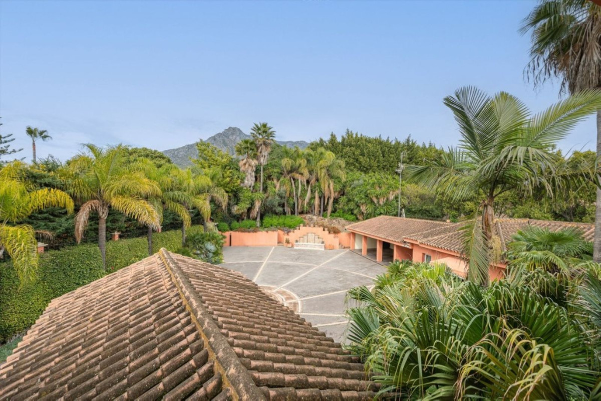 5 Bedroom Villa in Marbella - Photo 32