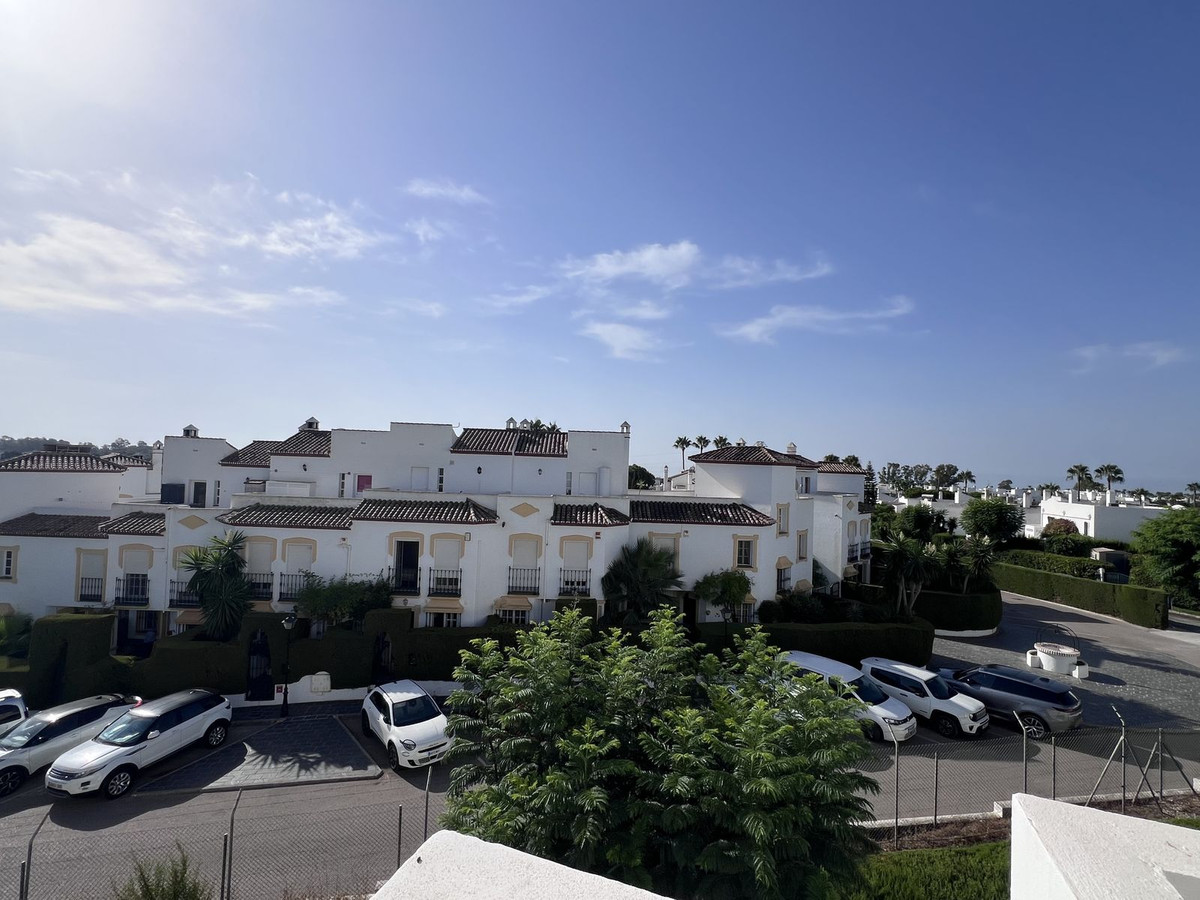 2 Bedroom Apartment in Estepona - Photo 28