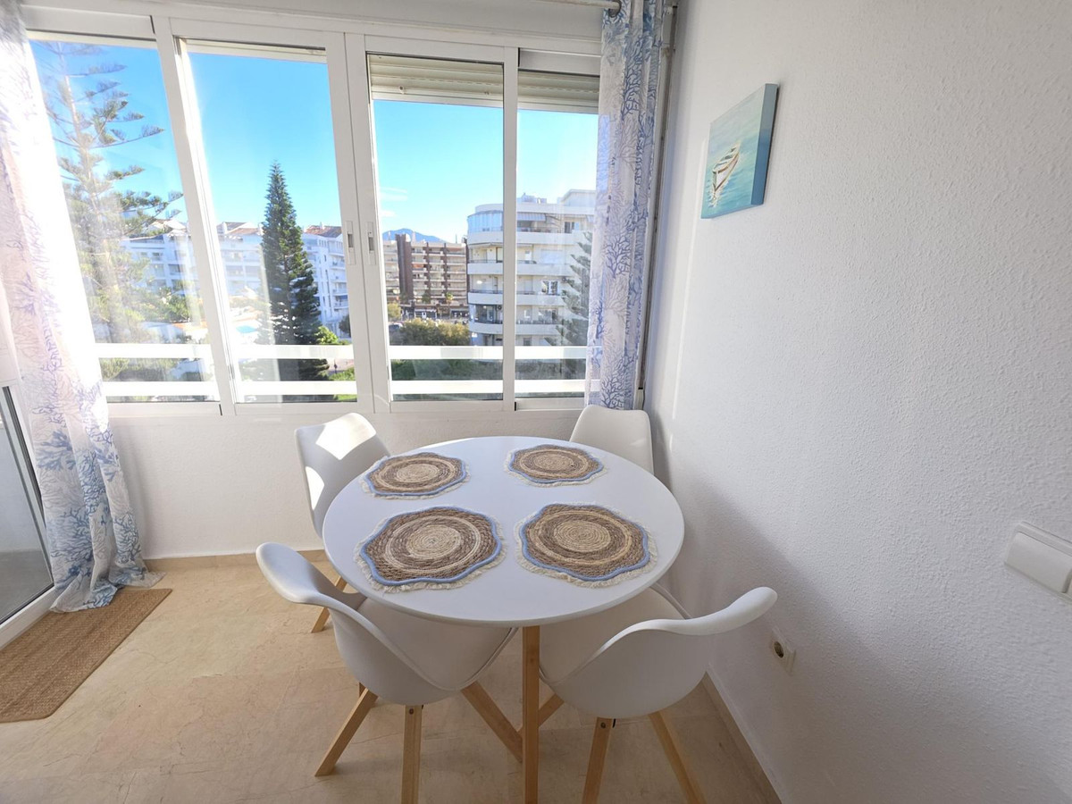 2 Bedroom Apartment in Fuengirola - Photo 9