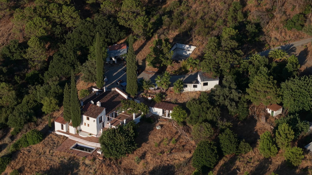 615,000 m² Plot in Estepona - Photo 5