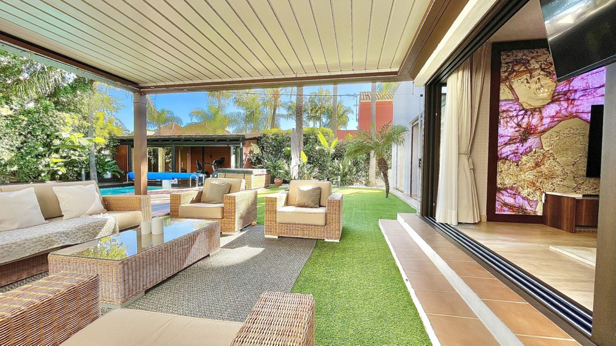 4 Bedroom Villa in Marbella - Photo 7