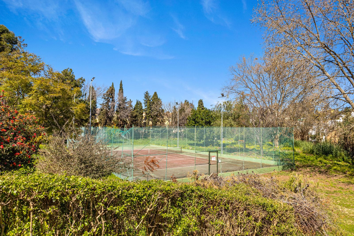 1 Bedroom Apartment in Estepona - Photo 30