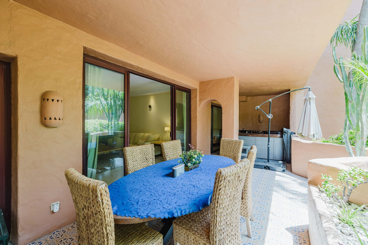 2 Bedroom Apartment in Estepona - Photo 15