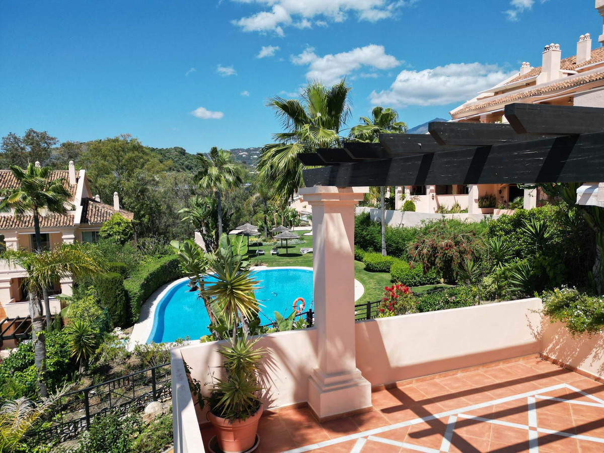 2 Bedroom Apartment in Marbella - Photo 4