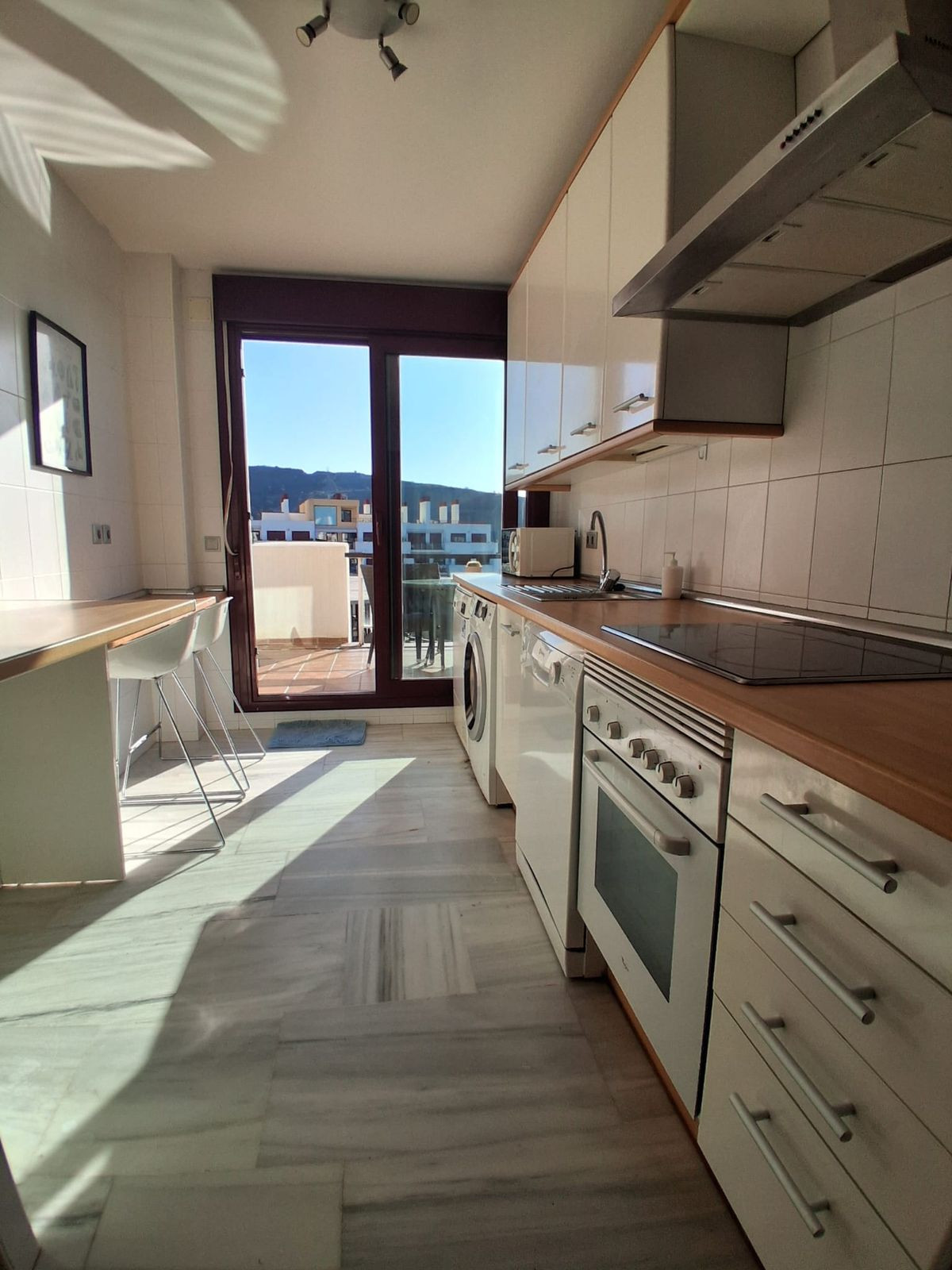 3 Bedroom Penthouse in Benahavís - Photo 7